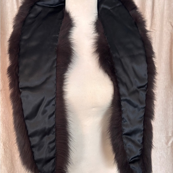 Elegant Black Fur Stole - Picture 2 of 2